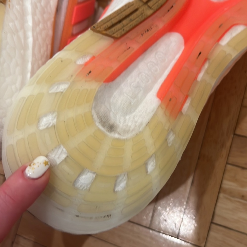 Women’s Ultraboost 22 - Picture 14 of 16